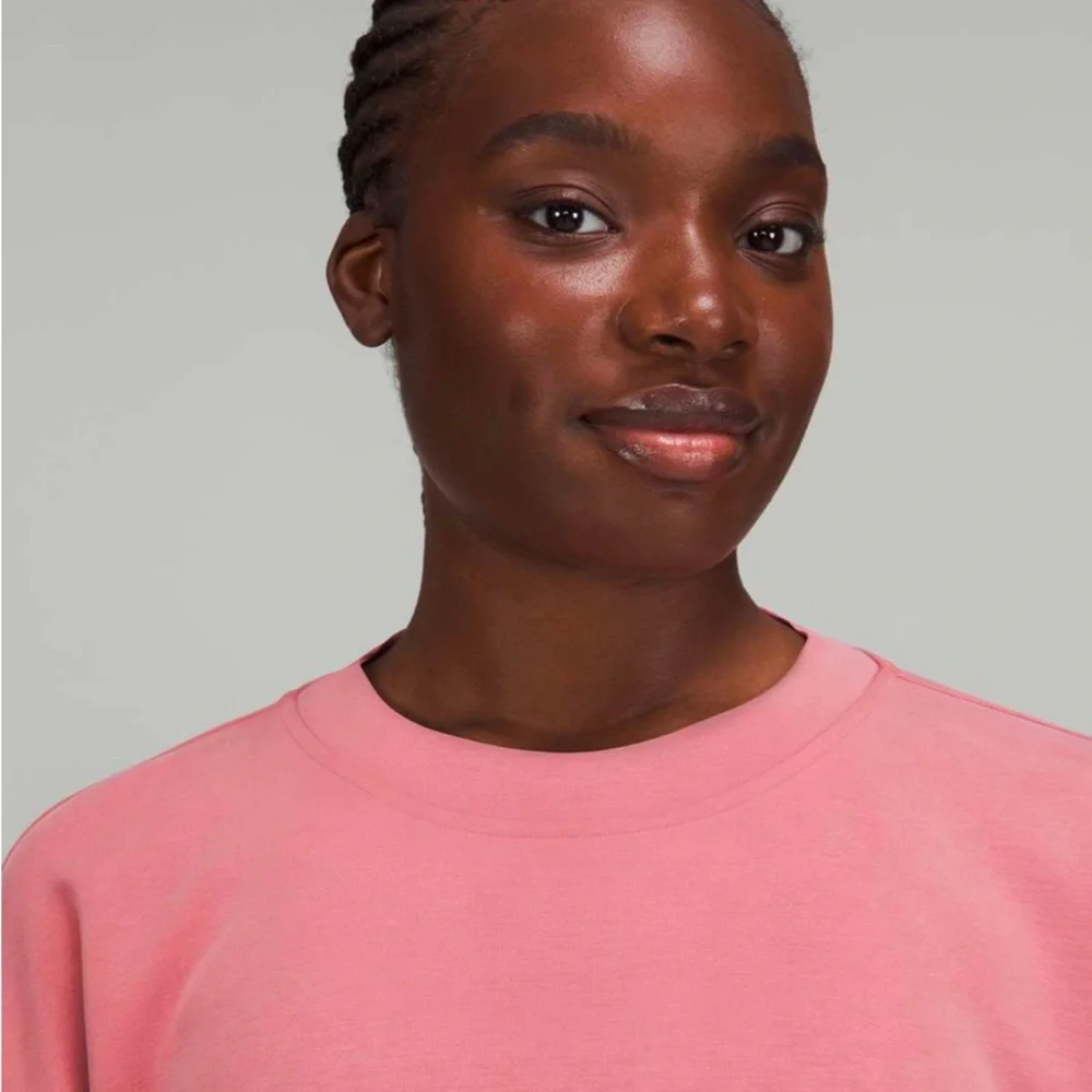 Lululemon Perfectly Oversized Cropped Crew *Softstreme
Brier Rose size 6 - Picture 2 of 9